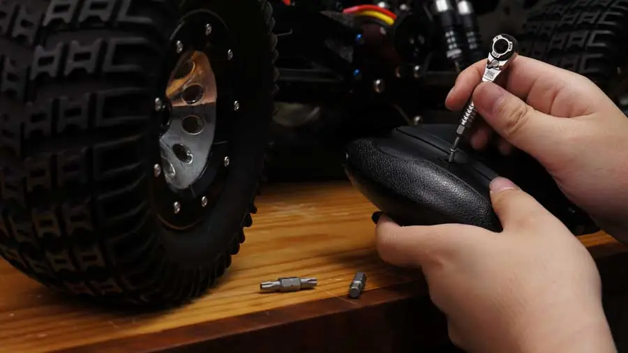 What Can You do With an EDC Mini Ratchet Wrench-02