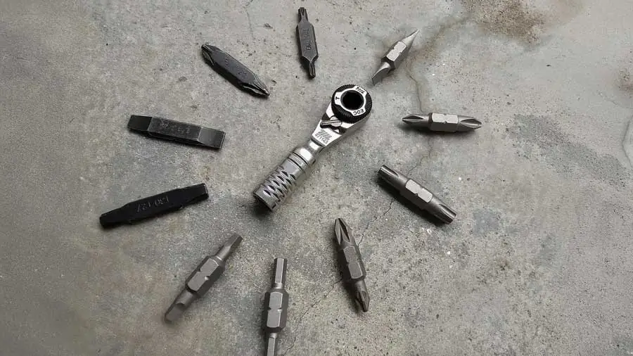 What Can You do With an EDC Mini Ratchet Wrench-03